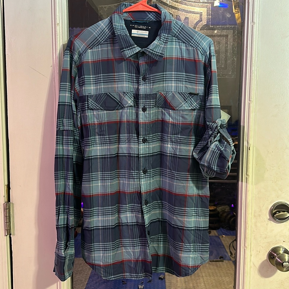 Columbia button down size M